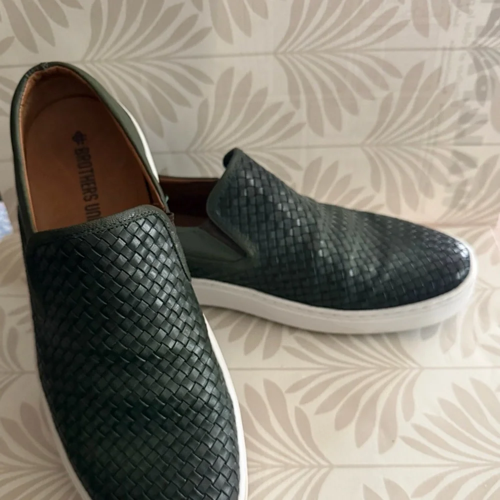 Brothers United Men’s leather slip on shoes Dark Green Size 9.5